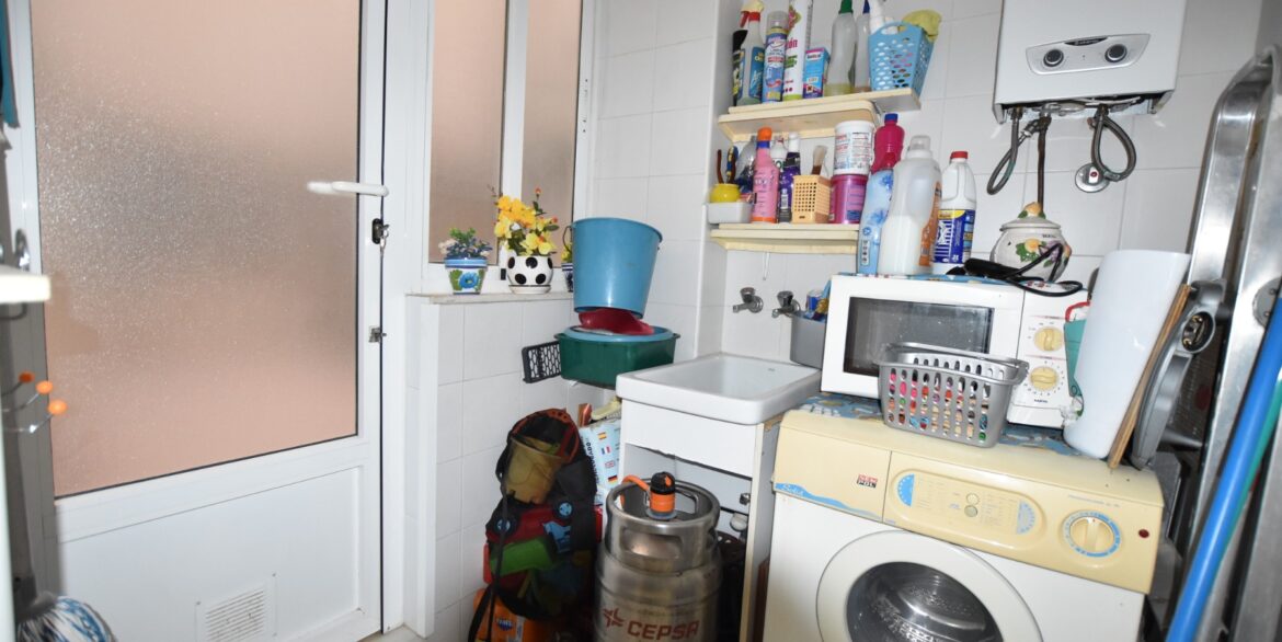 o_1hsa8gq3l9fr104u1f1416531fva4b