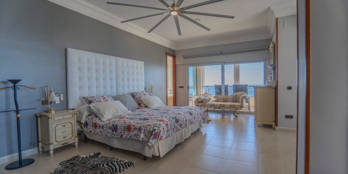 o_1ht9dahin1vh41gpg8uqd9916ld48