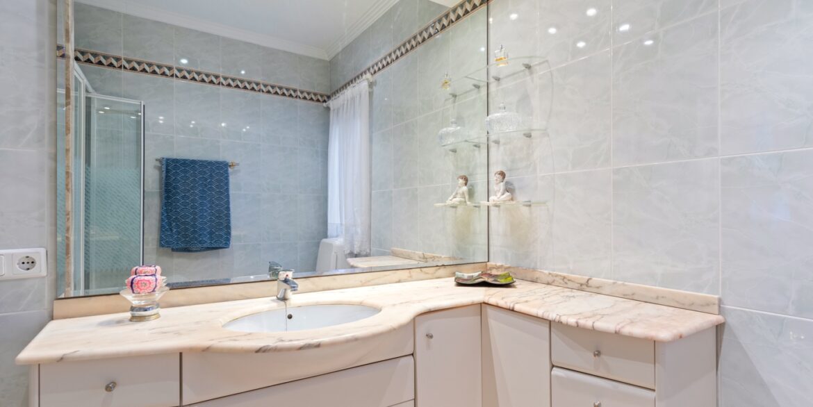 o_1ii9d40eg193r1p3f23k6hq1kr759