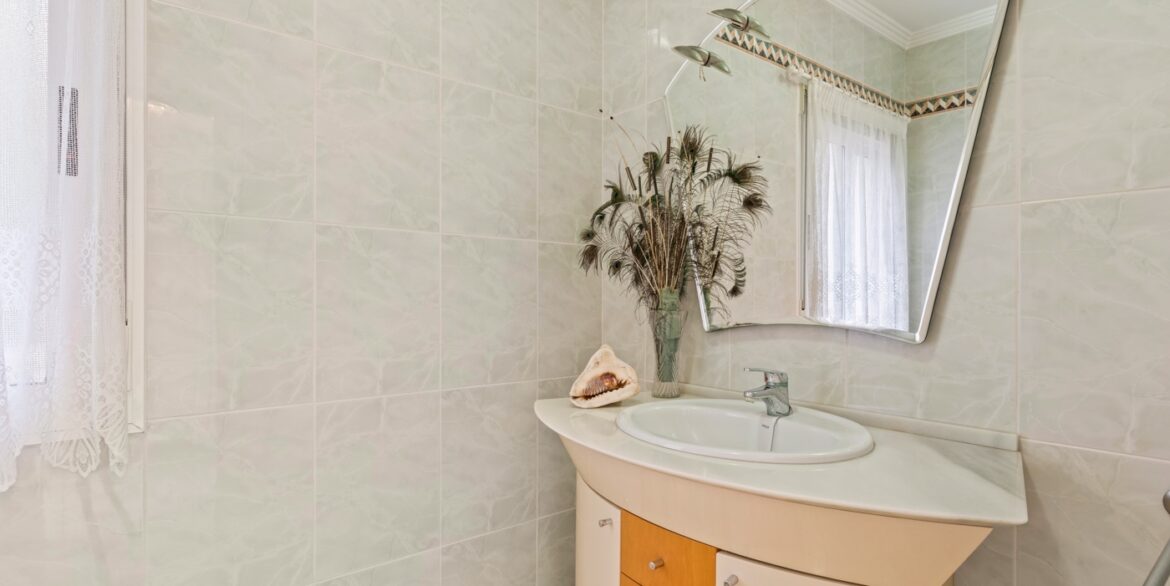 o_1ii9d40eg1hg3kv6nettur6g85b