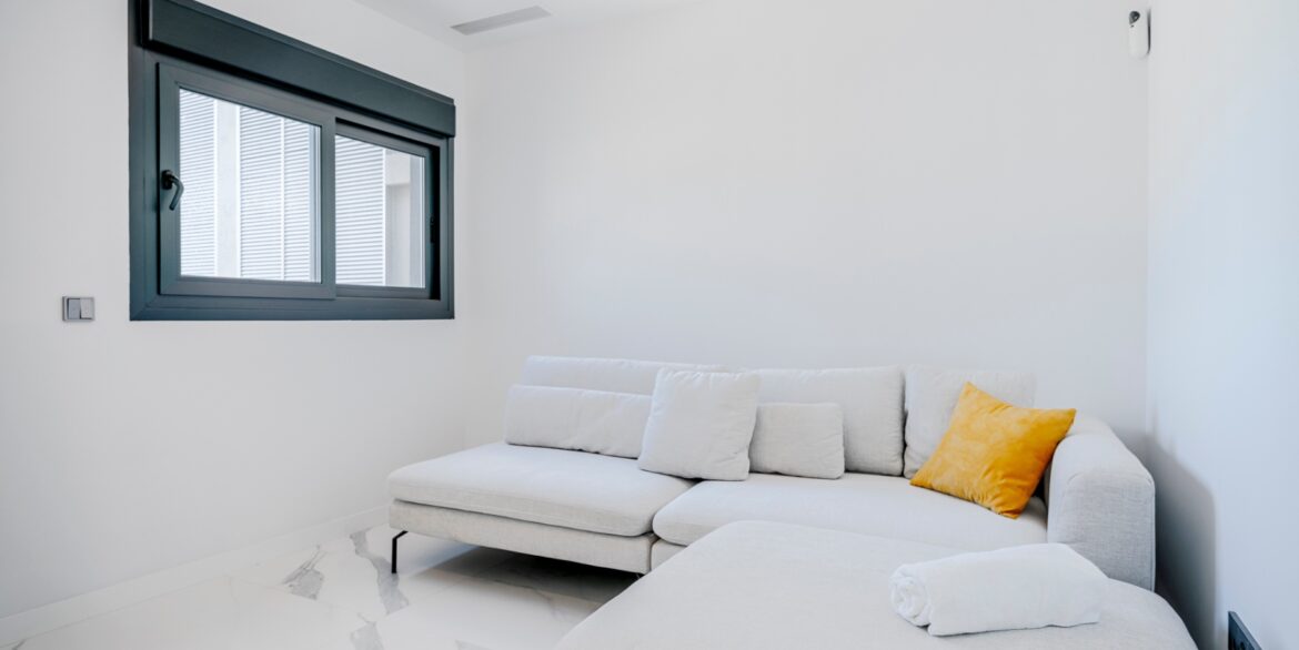 o_1iipmid8b19eb1vgb9aj1312c5c5b