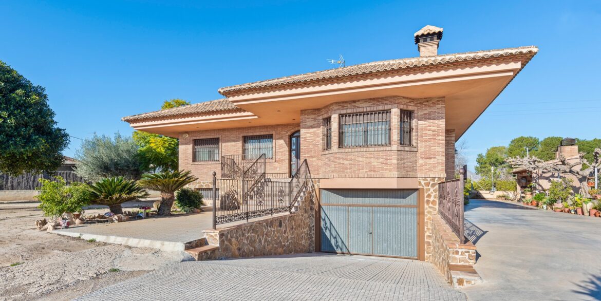 o_1ilvhg0pres01a17lukmrb1iko30