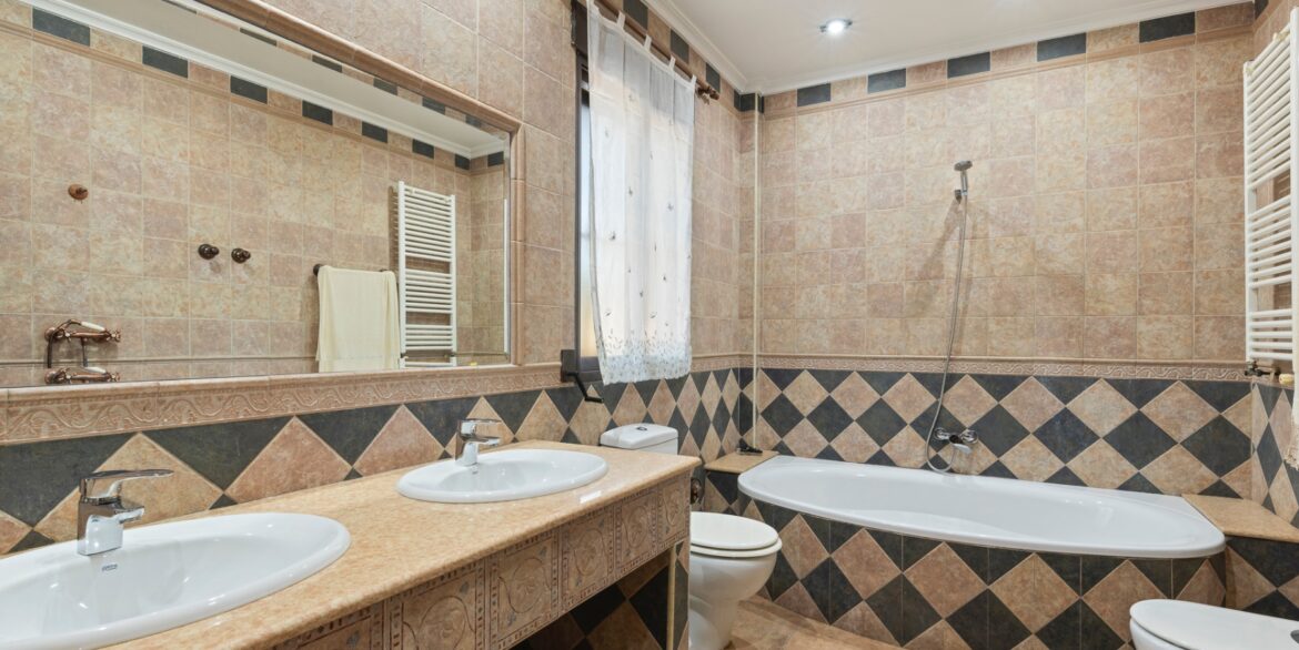 o_1ilvhg0prs052ghs7e1uv9o0f3g