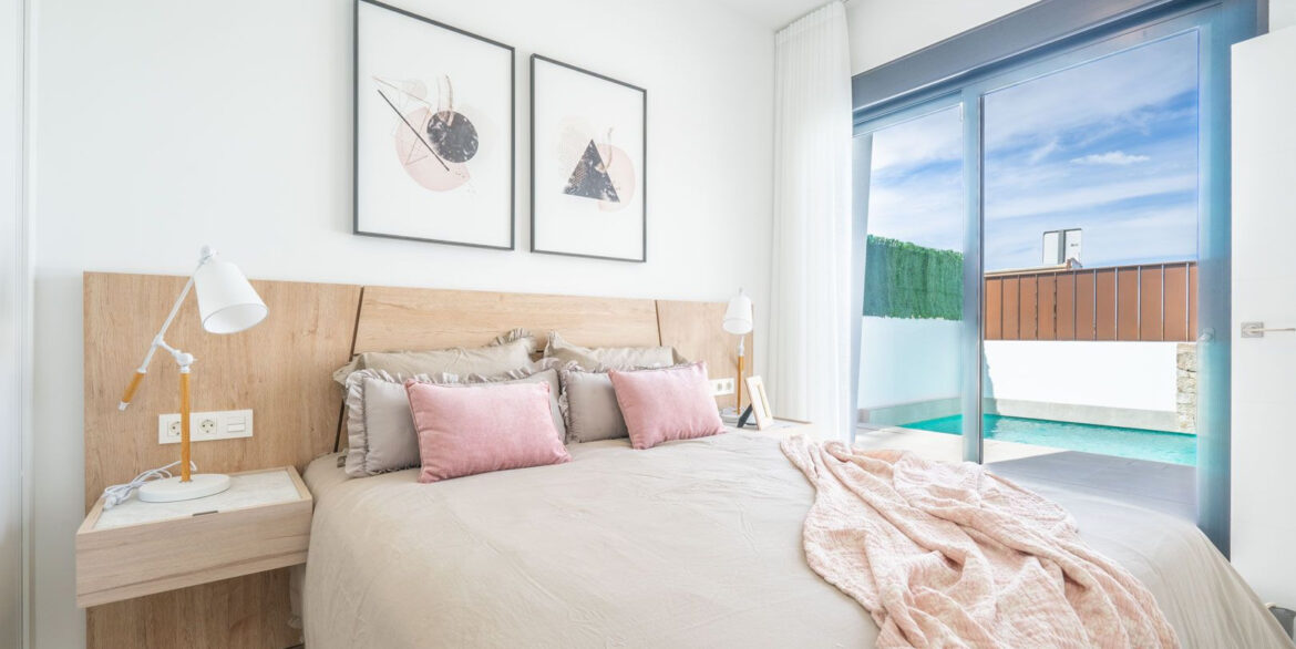 o_1im2bmbv0107bofl1geb1qtn1oj32u