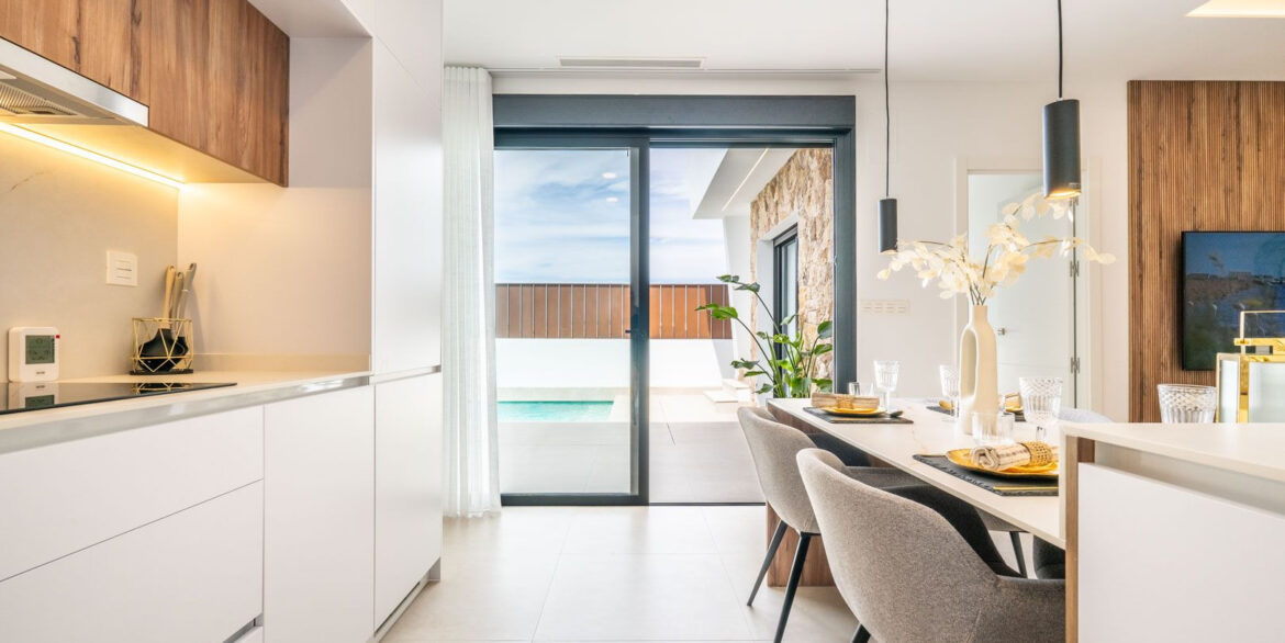 o_1im2bmbv01vcg9hjk9m1me5139e31