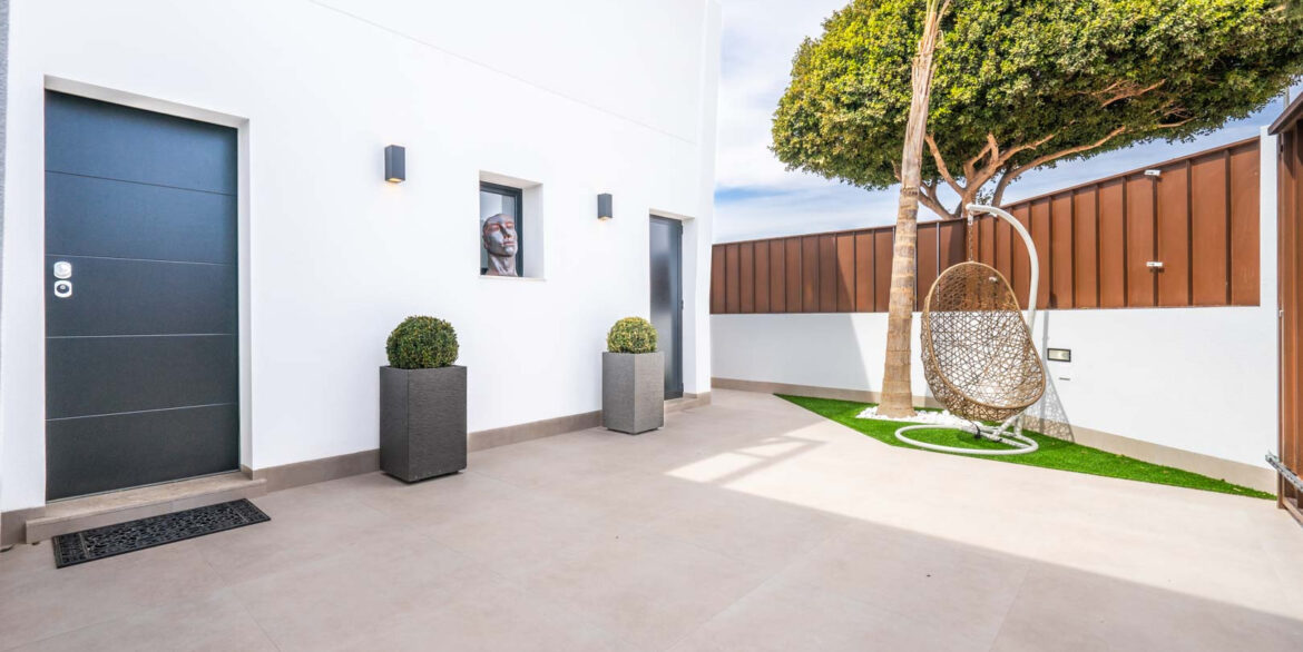 o_1im2bmbv0fh61hnl1g25q61sg335