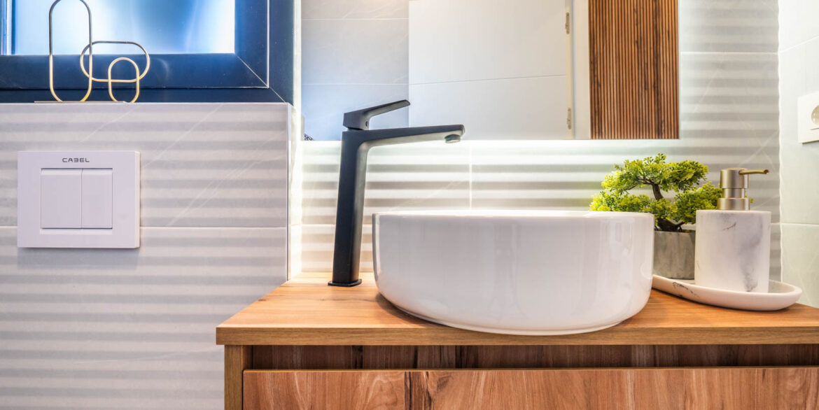 o_1im2bmbv0vju1k2312ia16ign9t3p