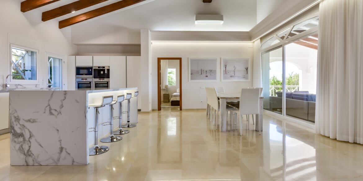 o_1imajdd6hidp1c3bthq1u8f1njh5j