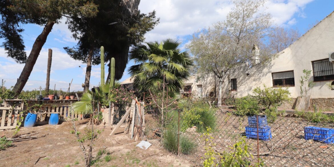 o_1io2kbda0s81vso1f501ah93d93j