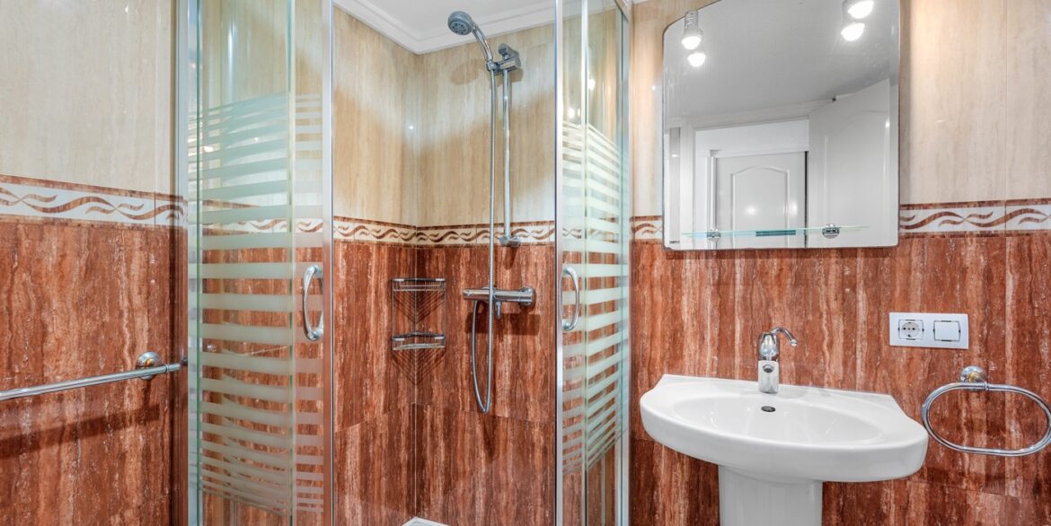 o_1ipsbd81e13gj1lt7104s17a540265