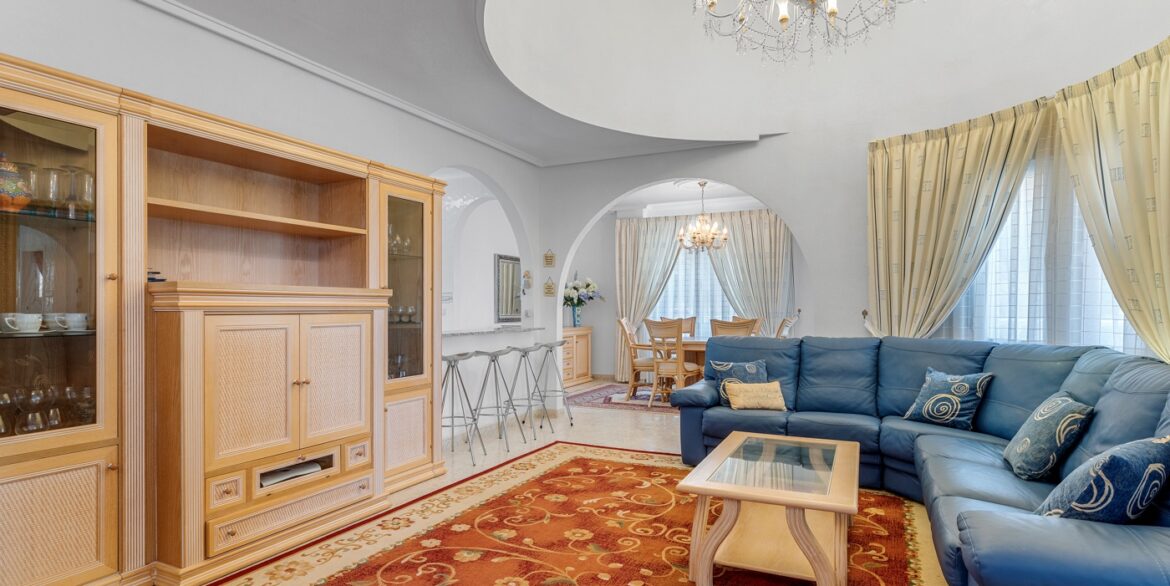 o_1ipsbd81e53he7b1o6u1nb53c74k