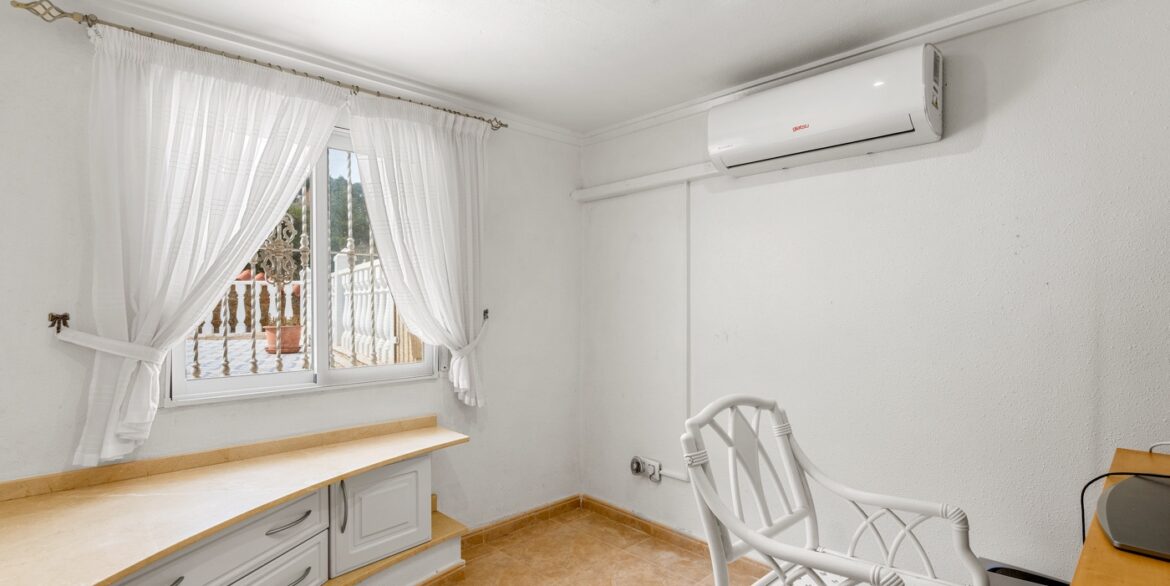 o_1ipsbd81et55pmf5831at451766