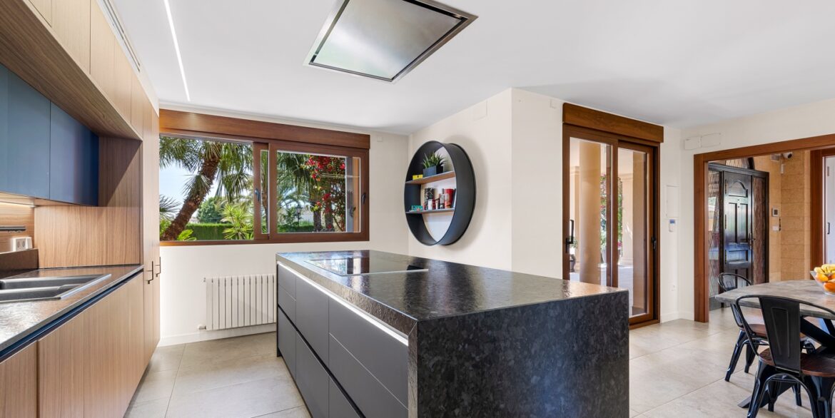 o_1iqiug879vb1025oj010j61kgm5t