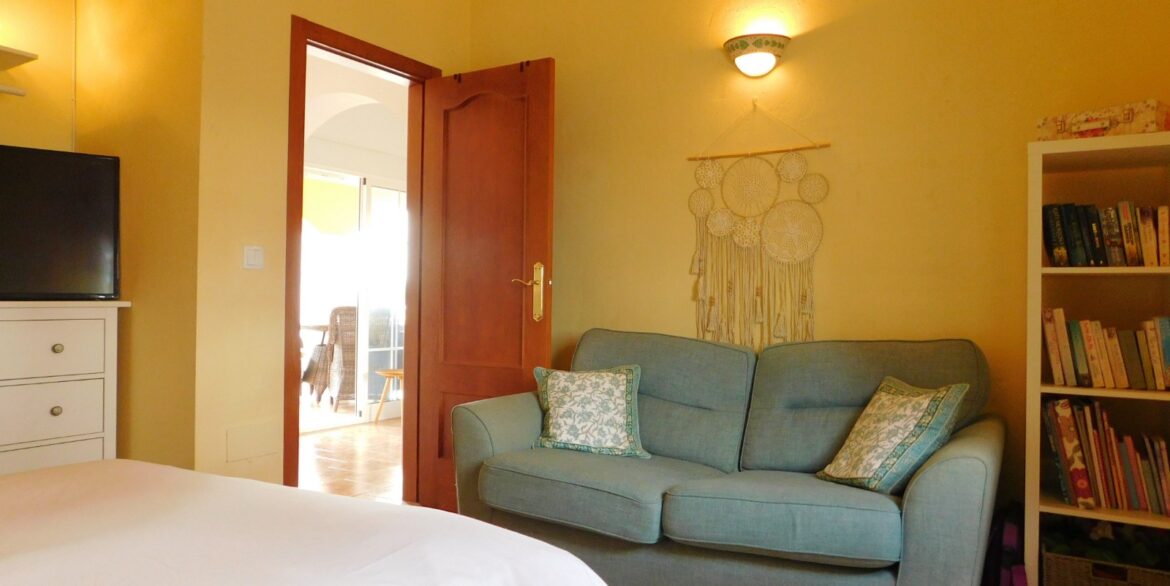 o_1iqqq4bmi1ri2119mlk4c72kmn3v