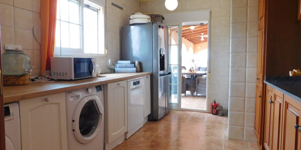 o_1iqqq4bmi2sa1m771ho5l2gnap3i