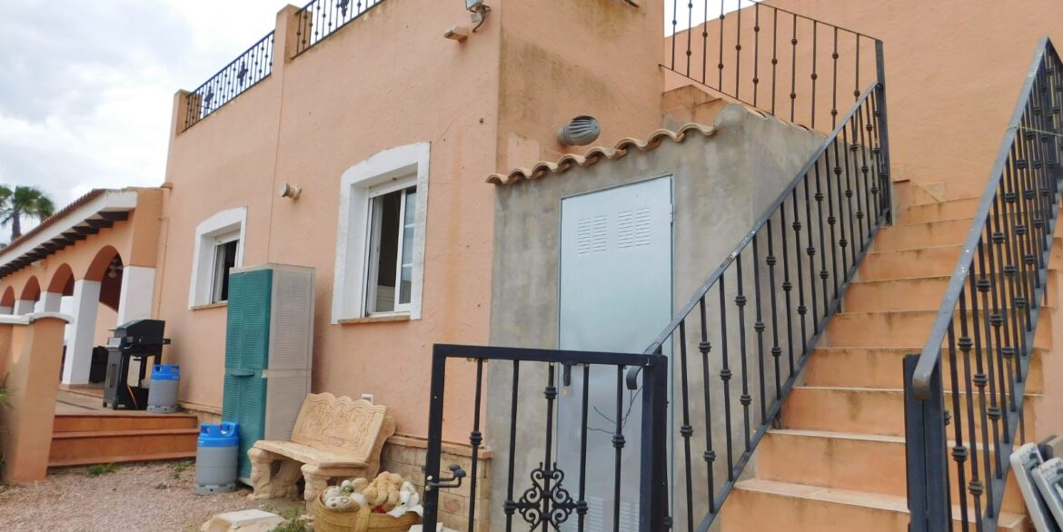 o_1iqqq4bmiv6r19vief171ruvp4i