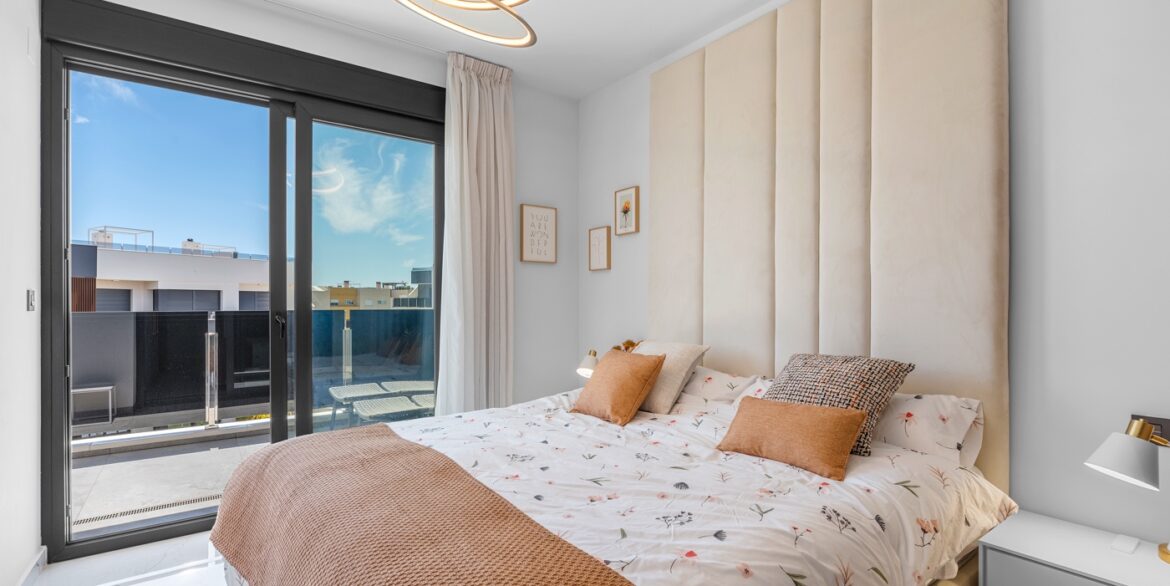 o_1isnlibcm1bukmsoeovmeq1e424i