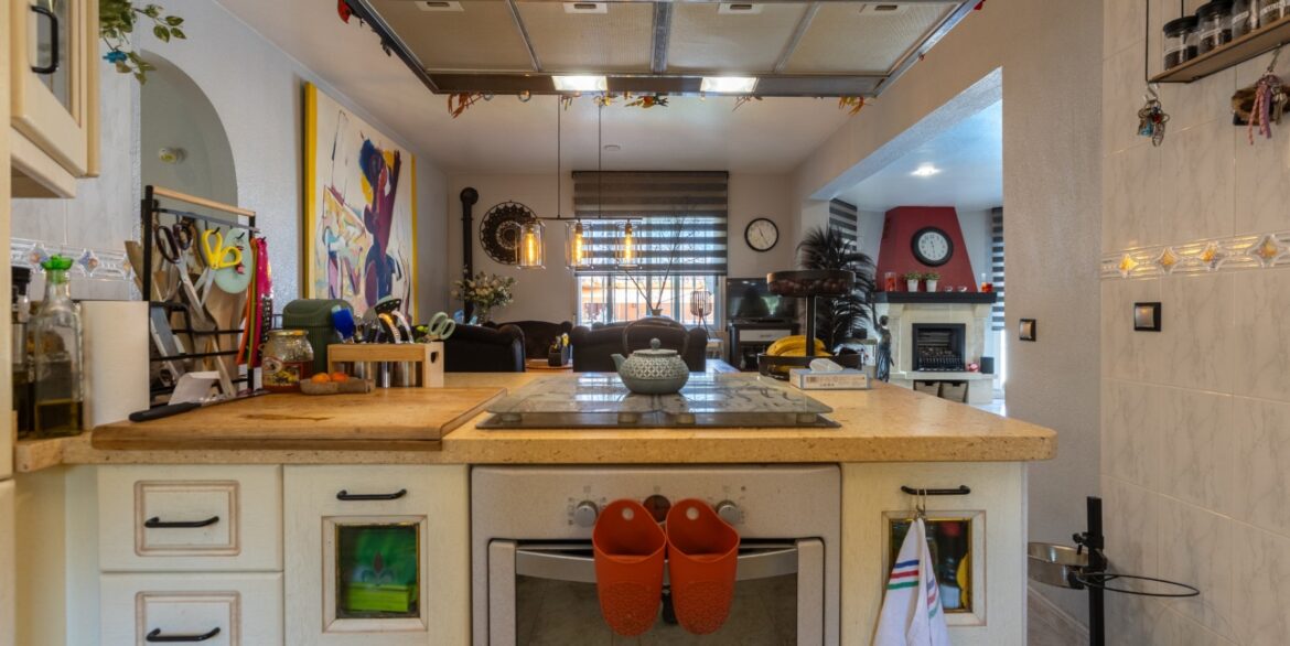 o_1ist7m5v81igk1lgder0d26ltc4u