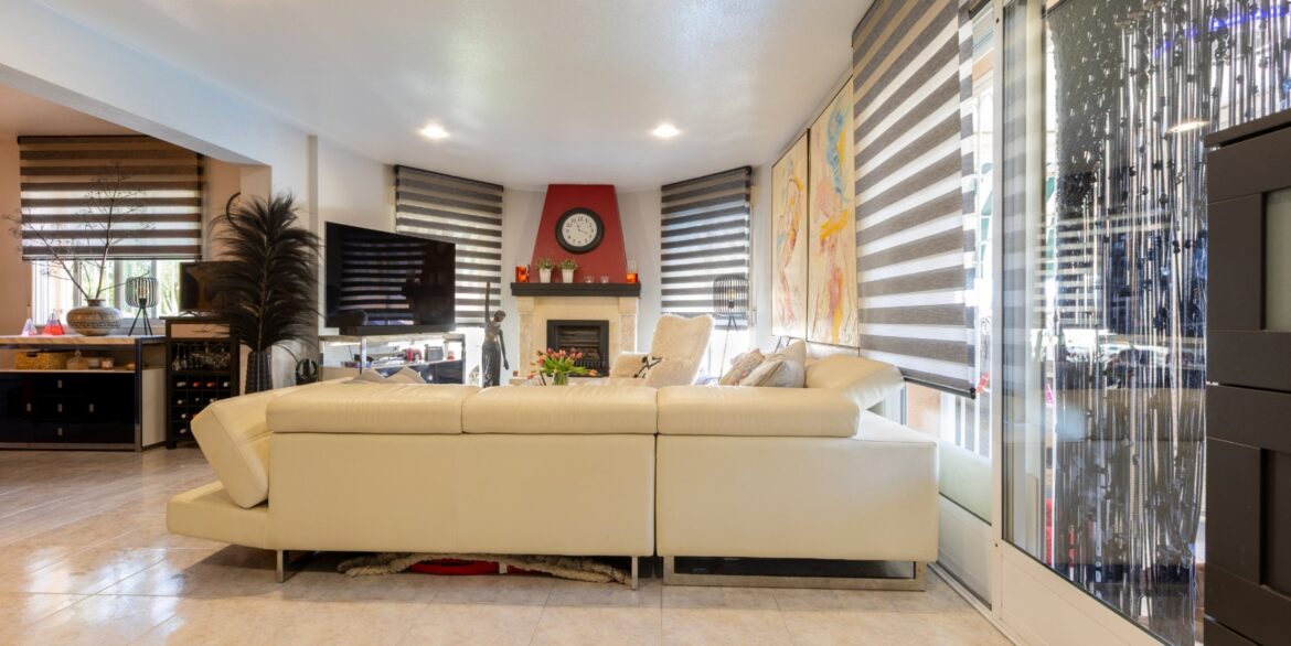 o_1ist7m5v81vtn10bcag3191969i53