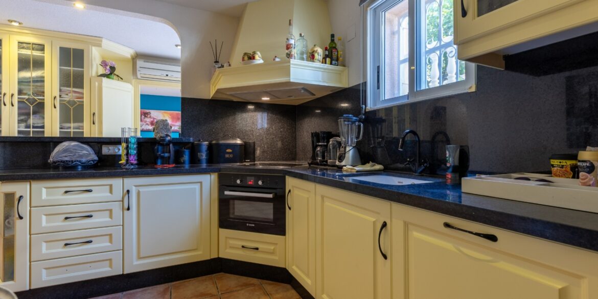 o_1ist7m5v9eft7jh1hcf121e1k805v