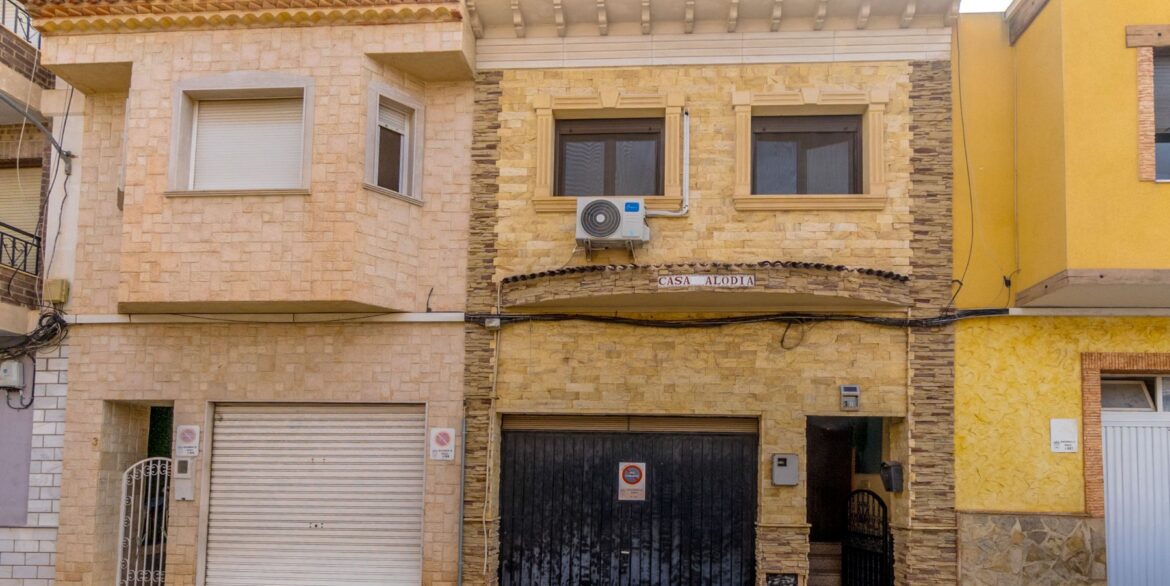 o_1itctkt4717a01muo1icr15ij1tgj2q