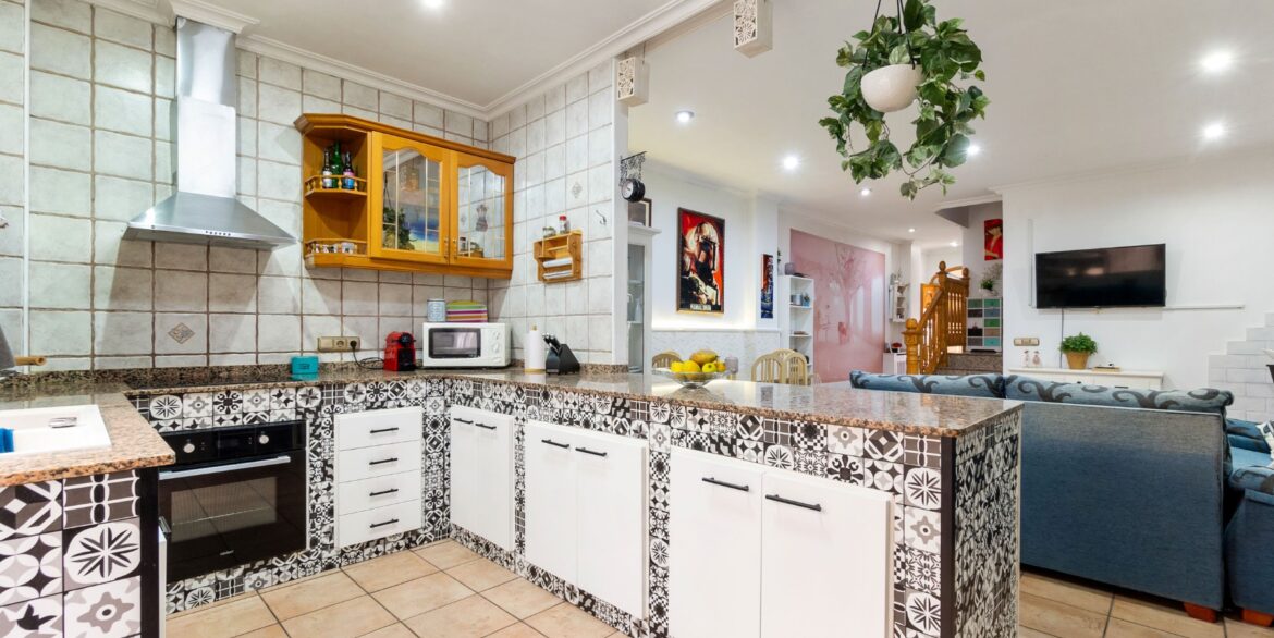 o_1itctkt47vch1ldk4ss1gvn18nh2c