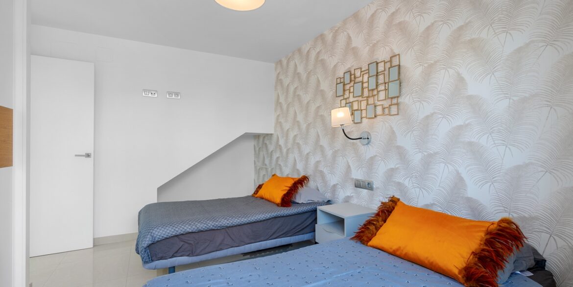 o_1itphpcls14ca1jf0r7liag1d2p38