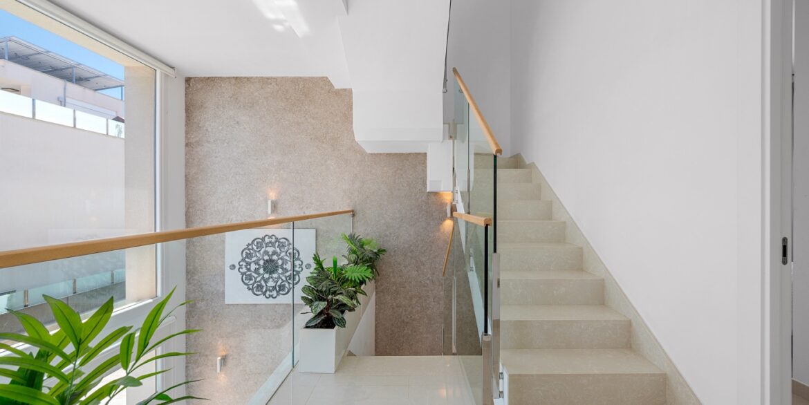 o_1itphpclscq71nni16un19q31kup2q