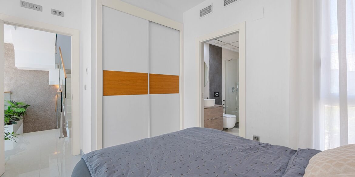 o_1itphpclsfk19ola4g4rg1r9s31