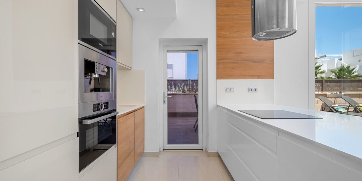 o_1itphpclspec1b5v1d26v18m6h3a