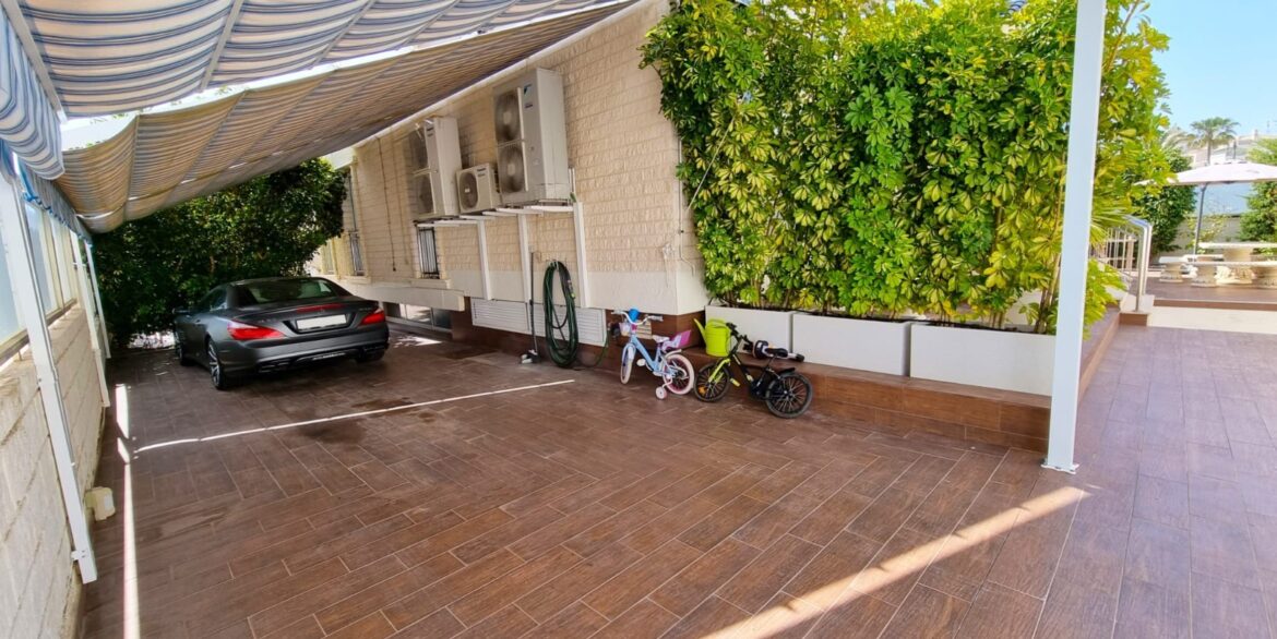 o_1iup17sup8db11kr1u159uc6an2m