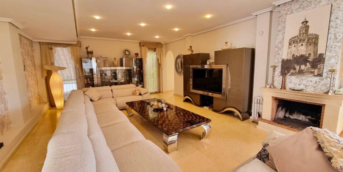 o_1iup17suplmq8jbge1549175t2e