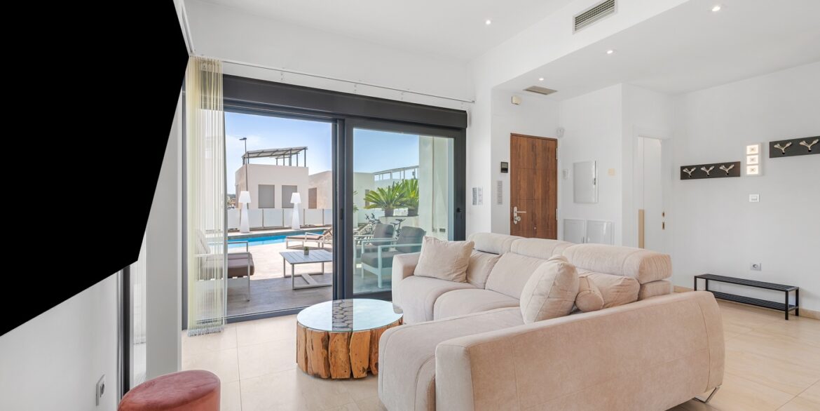 o_1ivffhechrilv3q8ni7v1rgj44