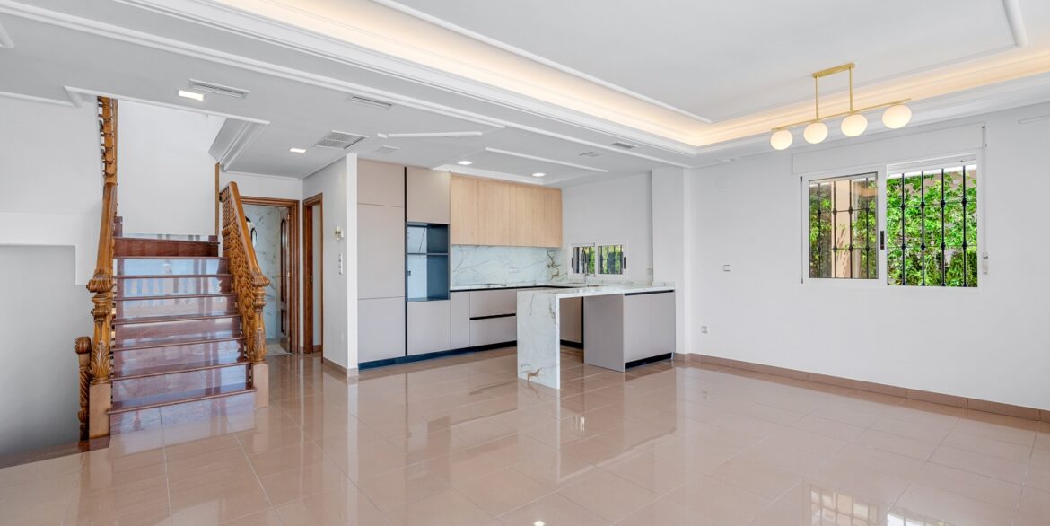 o_1ivfk1rmb15b33km11uo16559sk3t