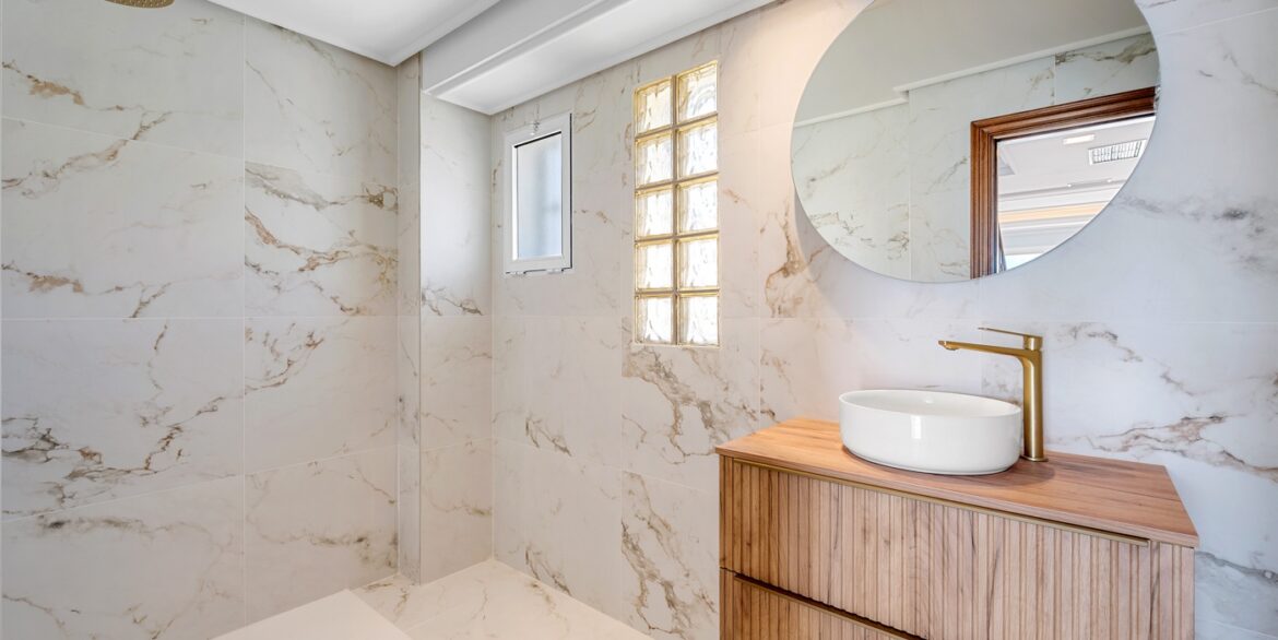 o_1ivfk1rmc1v24llrjf6glg12ln5i