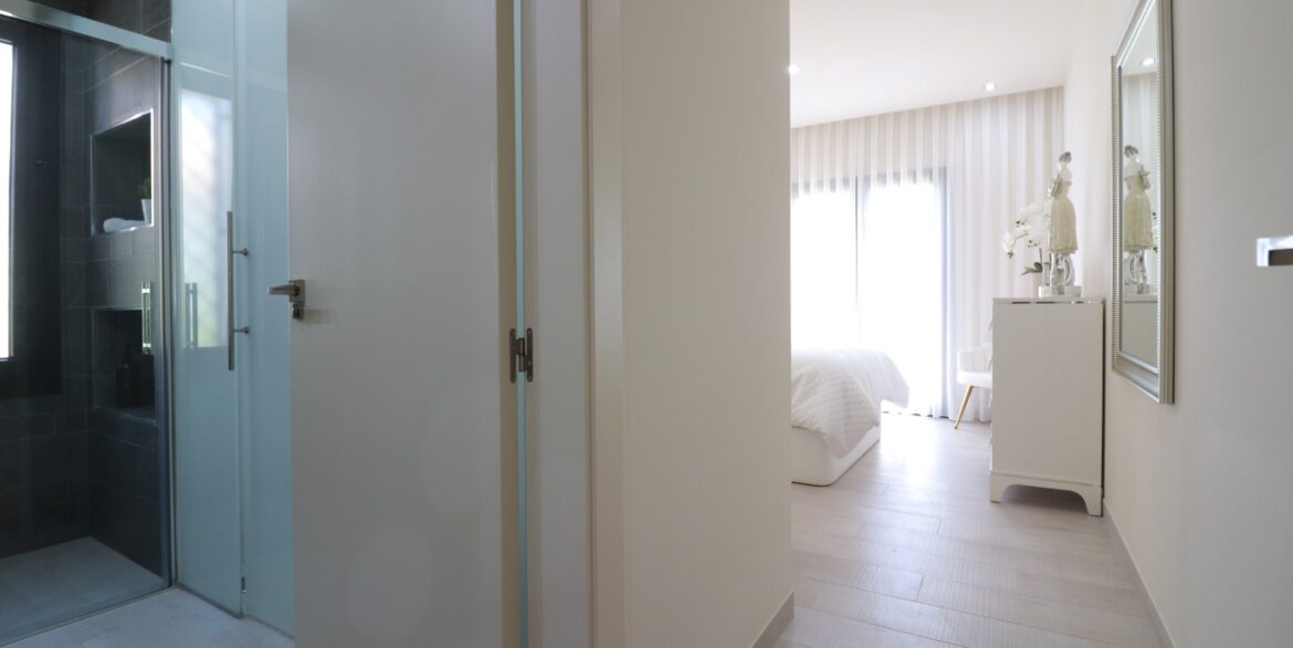 o_1ivie6tpak0n8jt1d2s8m912d2b