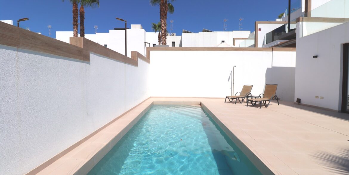 o_1j0u2618819sk1tjelmqkohp8p1r