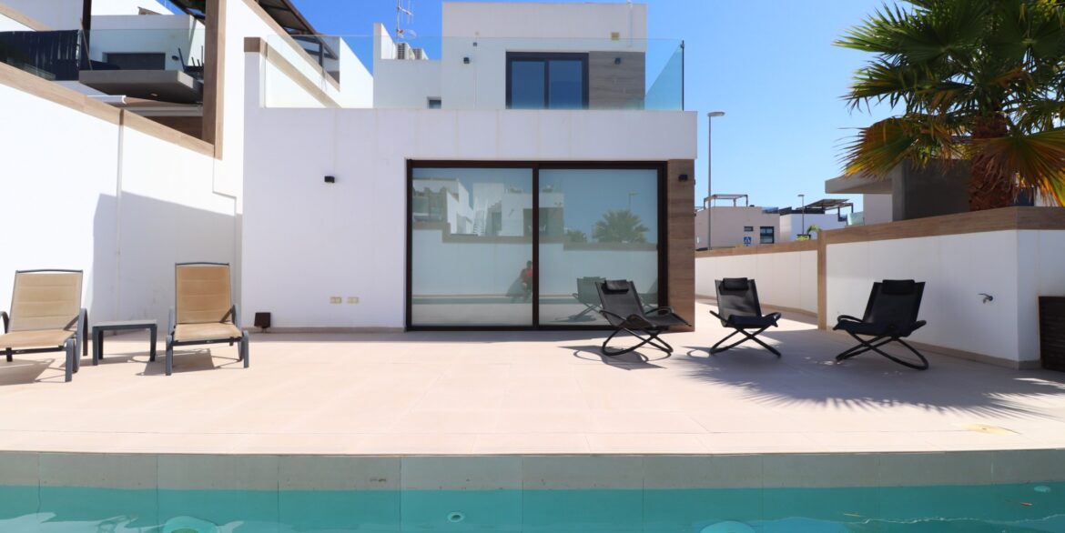 o_1j0u261891nbk1m0v1glj1dmg1aab26