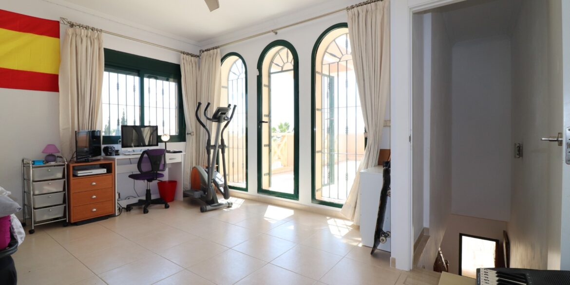 o_1j0u733562q0edbie1ocd1lr02f