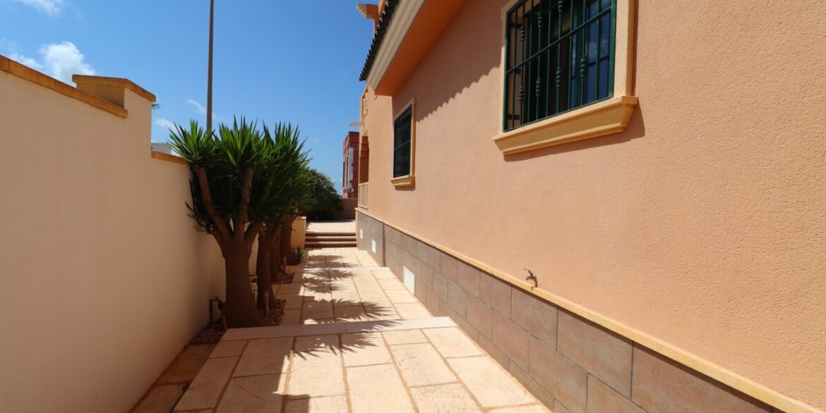 o_1j0u73356tvc1o2t12thrt14h82m