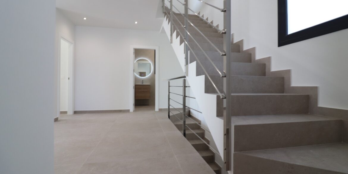 o_1j1aohglt2stsqa35vv249230