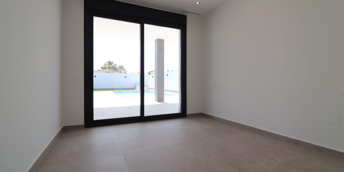 o_1j1aohglt8bobd41jui1beo12nc37