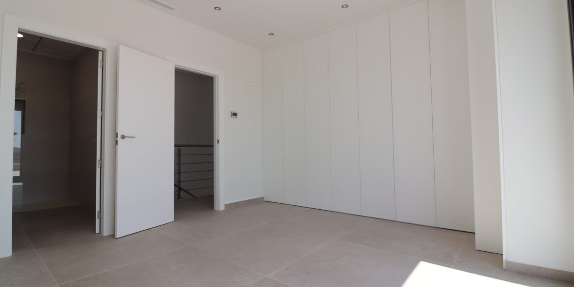 o_1j1aohglt9tp1e4h80sr3a1um72t