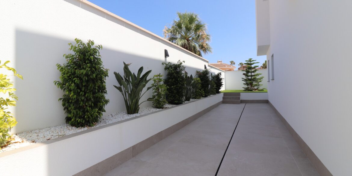 o_1j1aohglu55i4o3e6v13i1akr3m