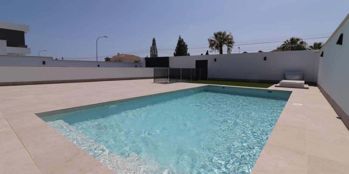 o_1j1aohgluach5k61nsrb4r16pq3i