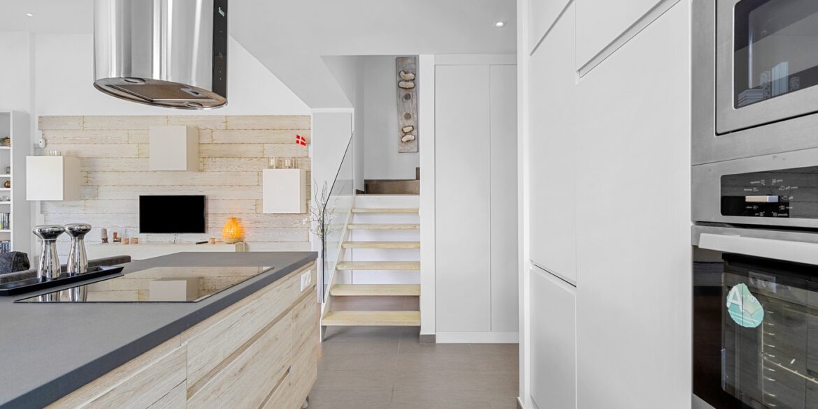 o_1j1da21q214d51s3ibsq1r5q1j052o