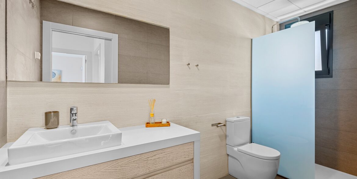 o_1j1da21q217sc1jvtfdqho11fun3k