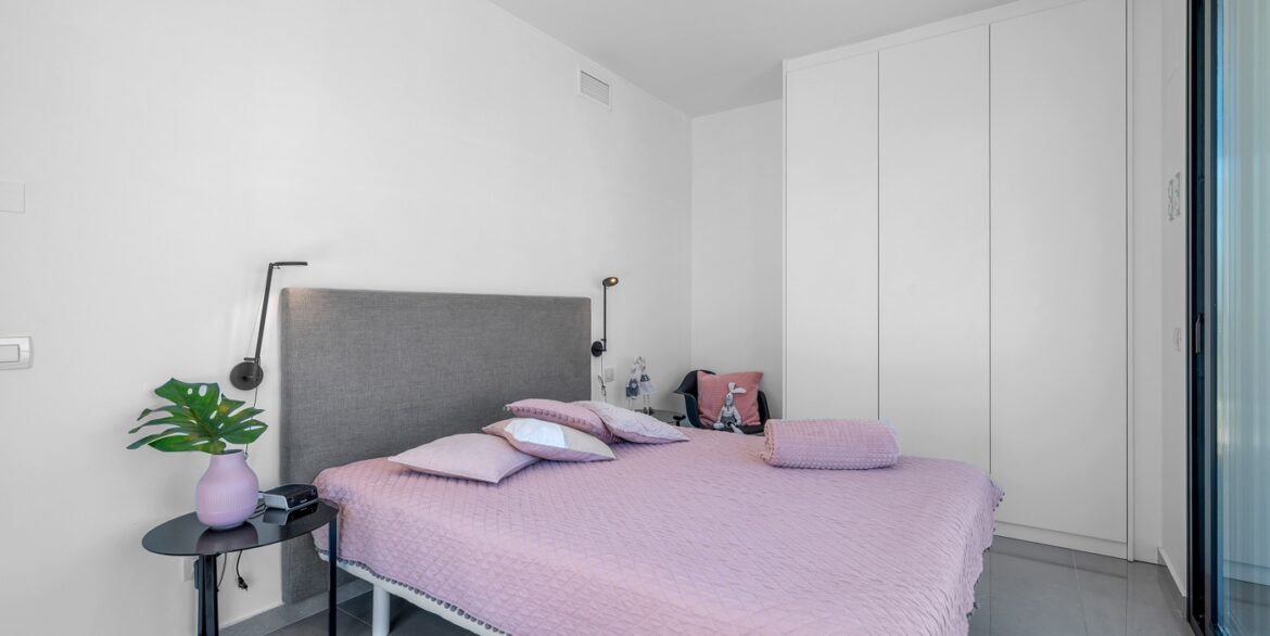 o_1j22kpn5m1n895e1d3q1l0j17up48