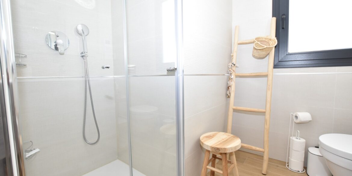 o_1j2cdqn4418d9gu9lapeuabl2s