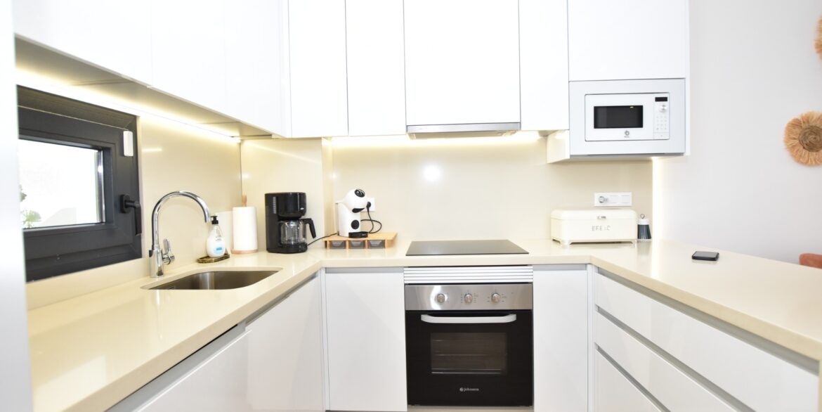 o_1j2cdqn44sja18qkp441ubr1au637